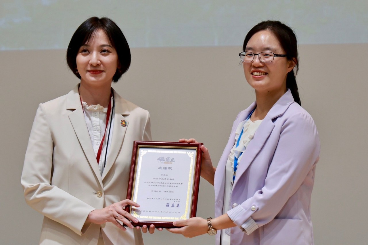 【2024飛鳶盃】圖5 主辦單位致贈共同主辦單位感謝狀